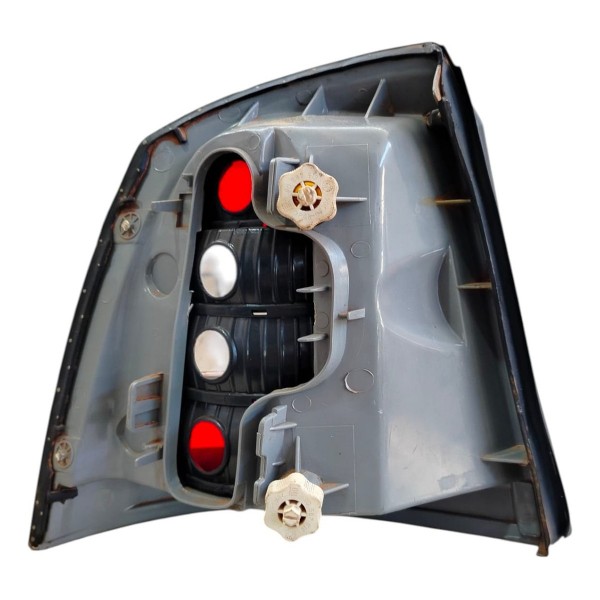 Lanterna Traseira Direita Astra Hatch 1999 2000 2001 Detalhe