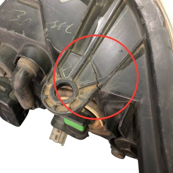 Farol Direito Fiat Freemont 2010 2013 2015 2018 Detalhe