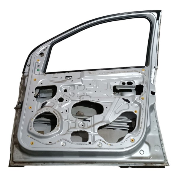 Porta Dianteira Direita Fiat Gran Siena 2012 A 2022 Detalhe Dianteira Direita Prateado
