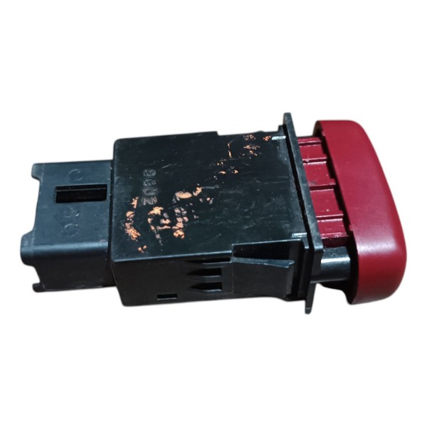 Botão Pisca Alerta Chevrolet Tracker 2003 2004 2005 A 2008 Vermelho