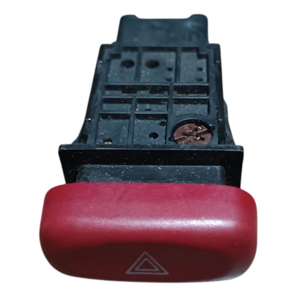 Botão Pisca Alerta Chevrolet Tracker 2003 2004 2005 A 2008 Vermelho
