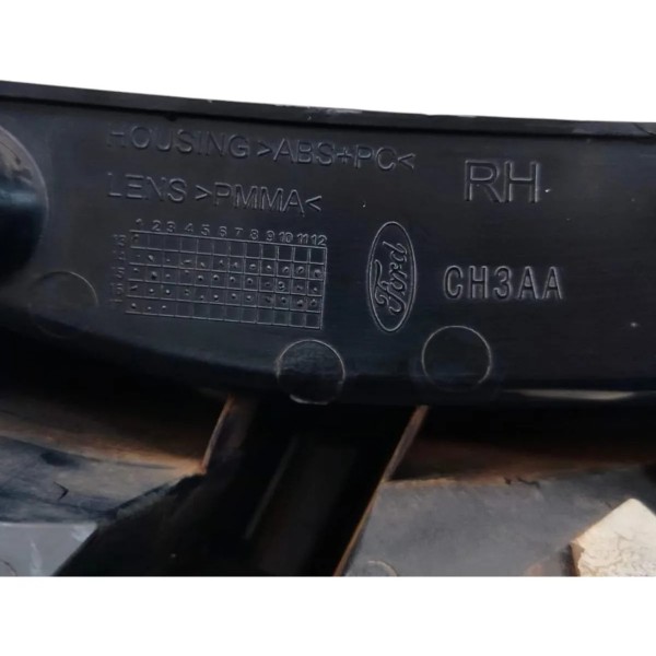 Lanterna Direita Ford Ka Hacht 2017 2018 2019 2020 Original Direito/passageiro Vermelho
